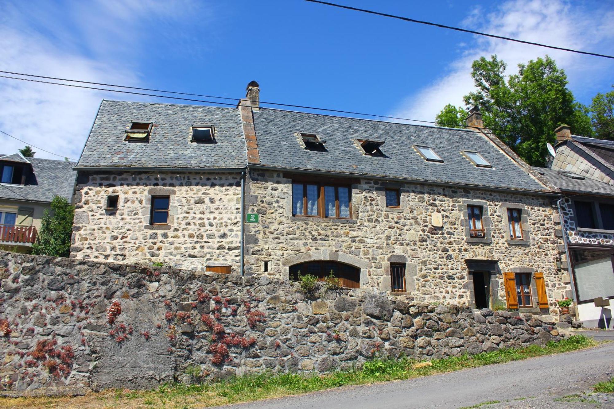 Maison De Varennes Chambon-sur-Lac Exterior photo